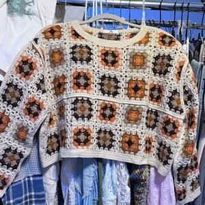 Crochet Patterned cropped Sweater. NWOT. One size. Brown, orange, gray, tan.